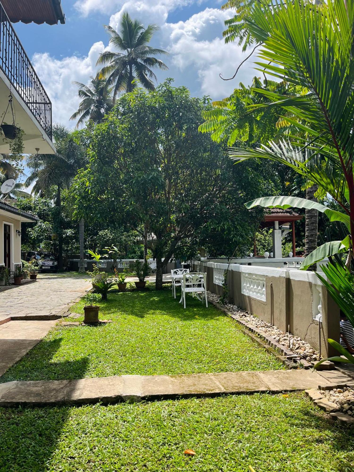 Kandy Living Homestay Exterior foto